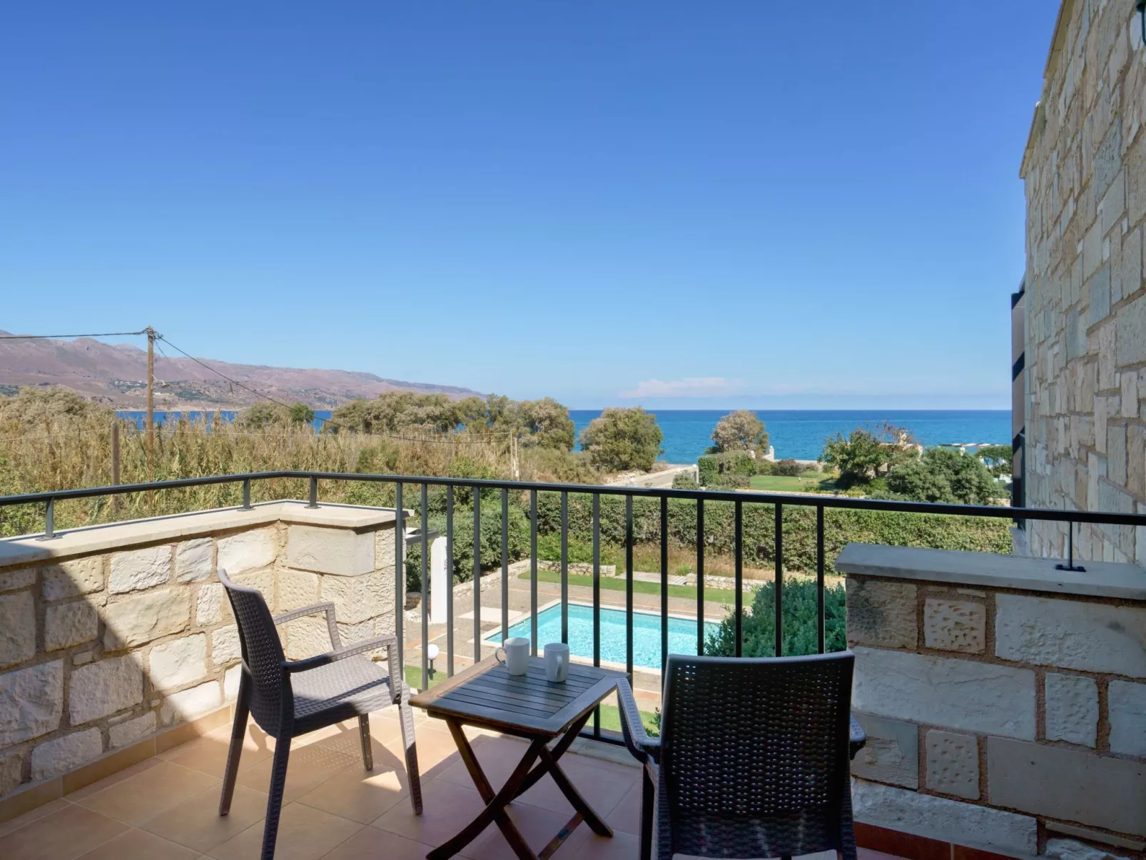 Villa aus Stein, privater Pool, BBQ 30m zum Strand-Buiten