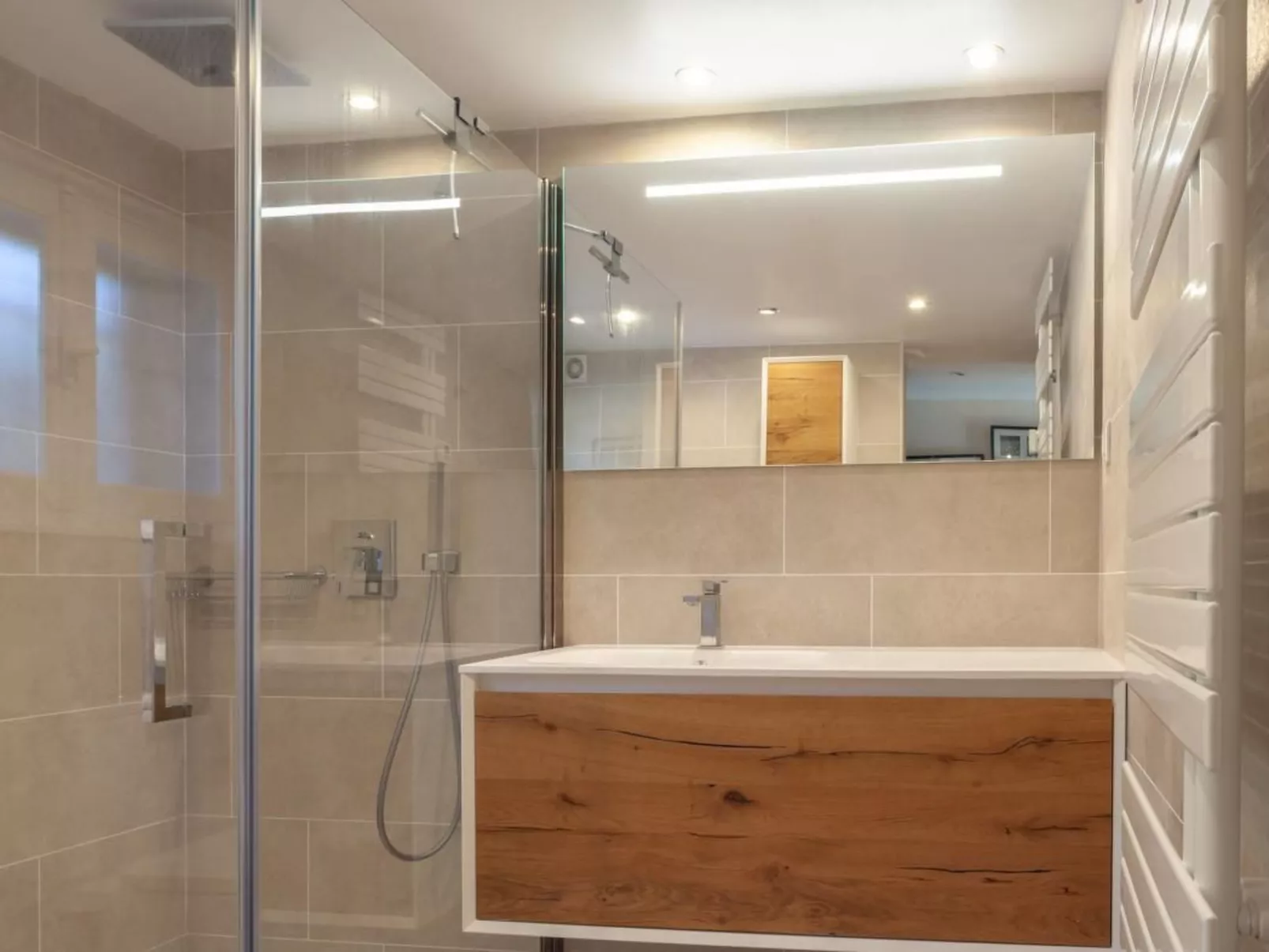 Villa mit privatem Pool und Fitnessraum-Binnen