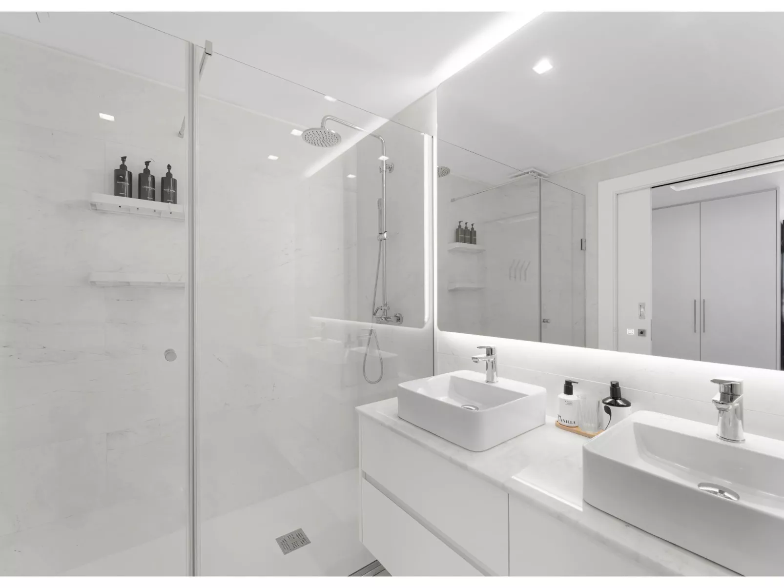 Wohnung "Aqua Luxe Wohnung"-Image-tags.info