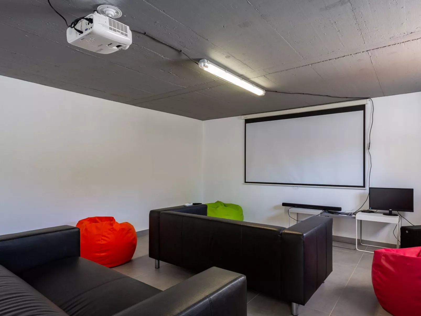 Ferienvilla "Mouraria" mit Blick auf das Wasser-Image-tags.info