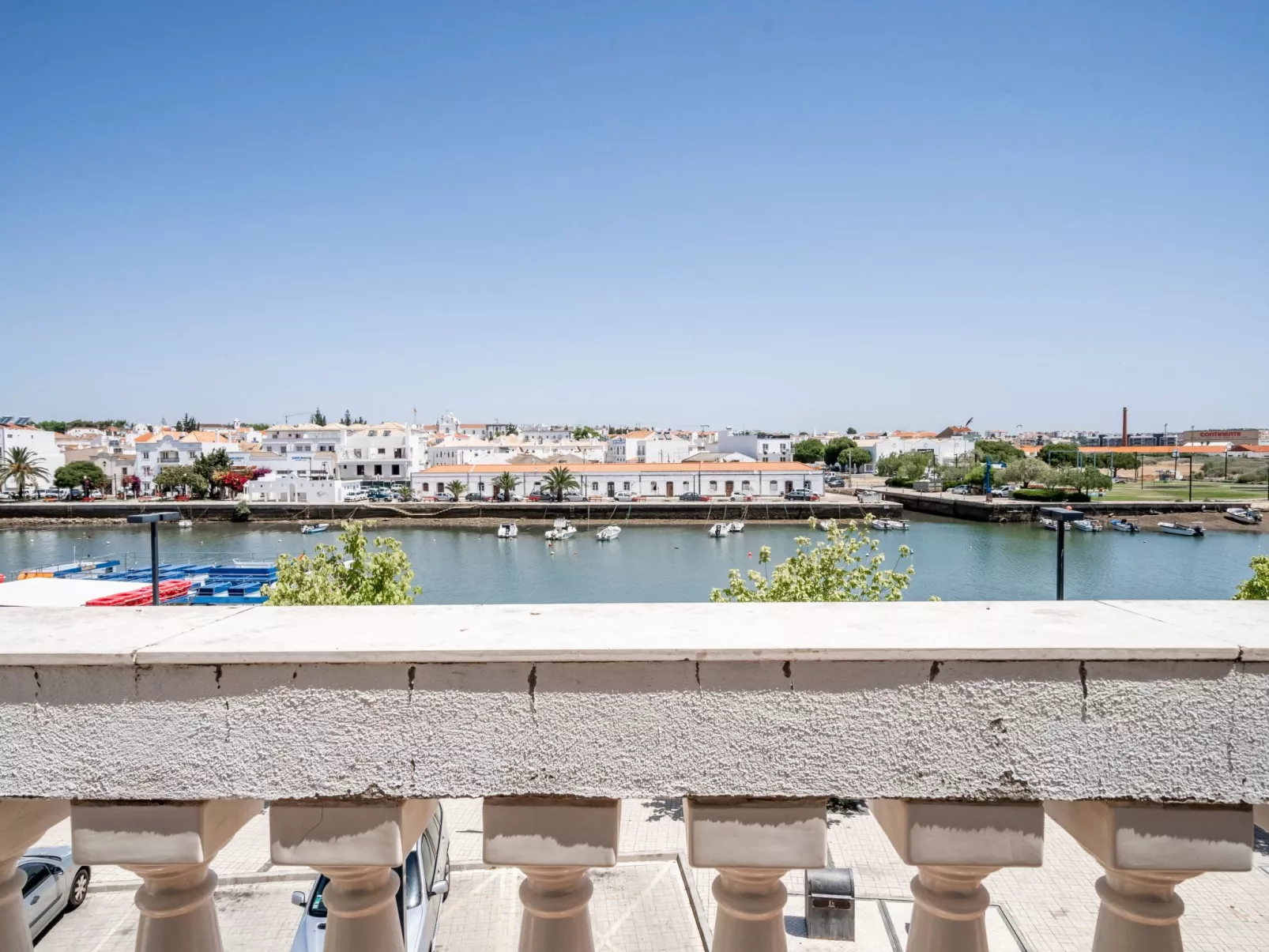 Haus am Flussufer-Image-tags.info