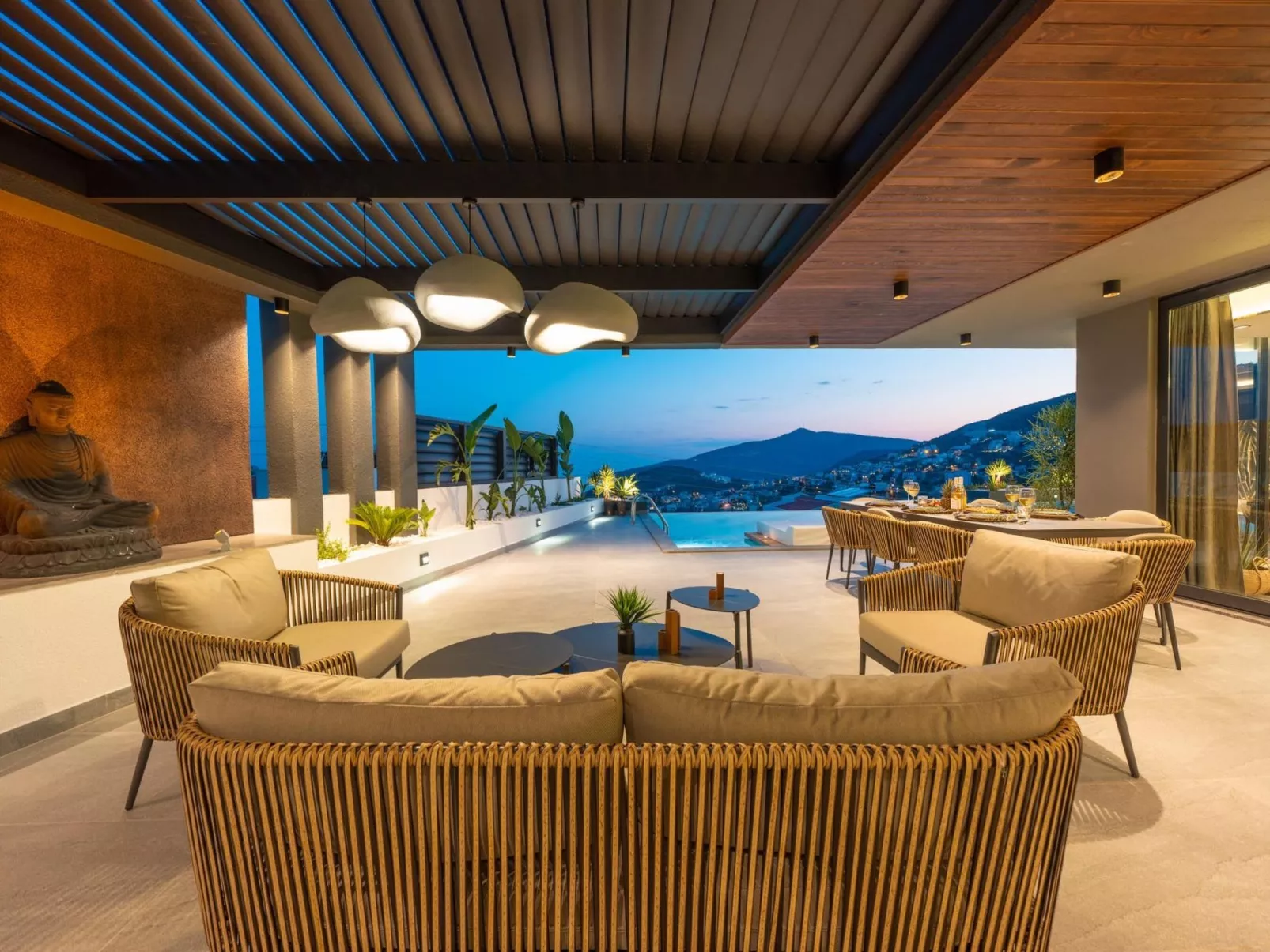 Designvilla mit Pool und spektakulärer Aussicht-Image-tags.info