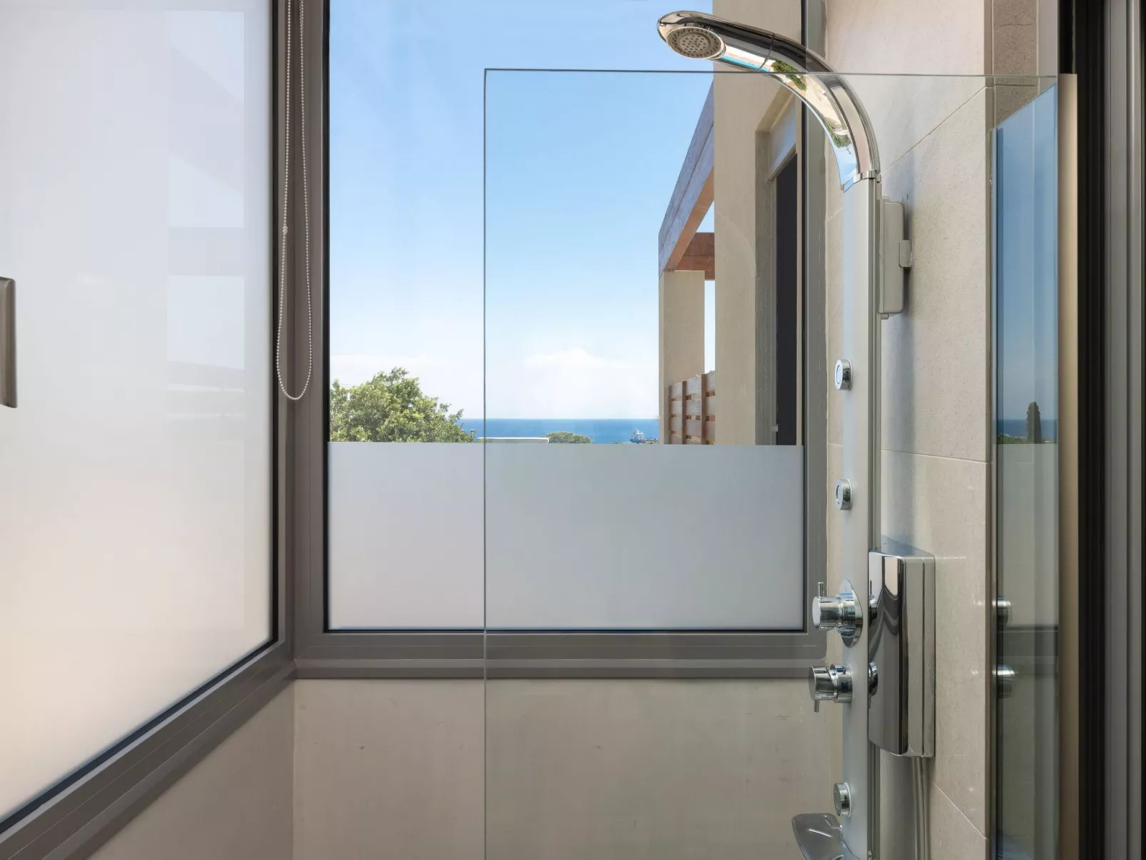 Schöne Pool-Villa Terpsis-Buiten