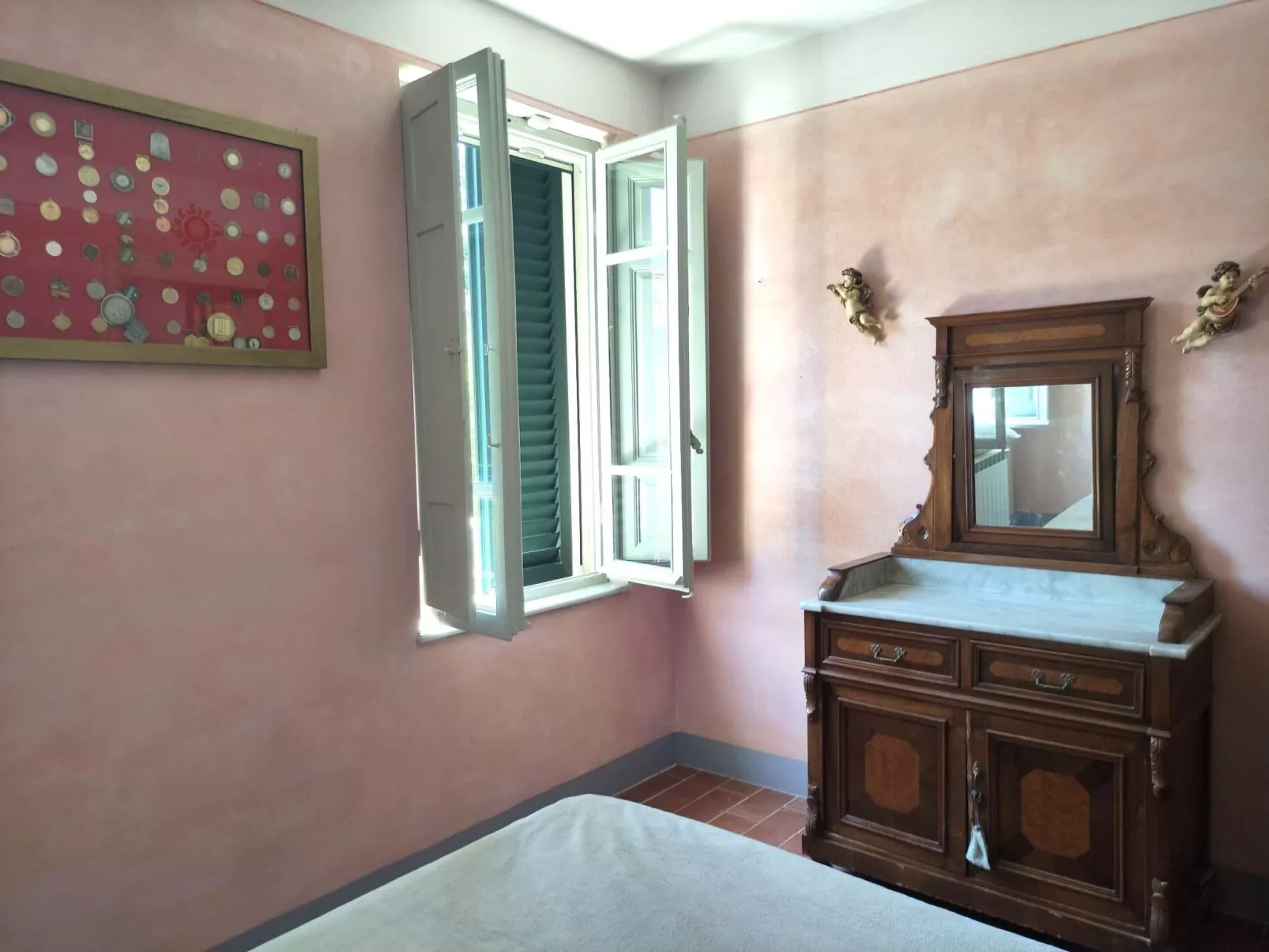 Villa mit schönem Gartne und Sonnenterrasse-Binnen