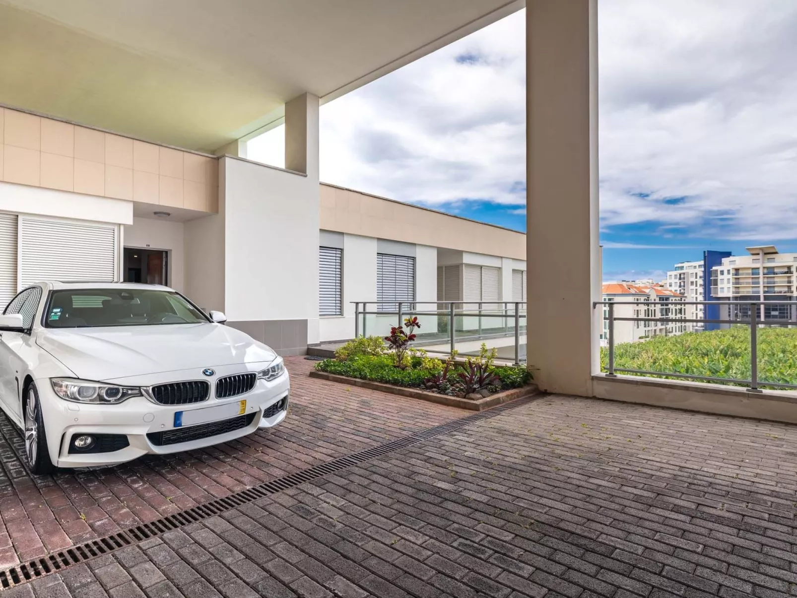 Modernes Terrassenapartment am Meer-Buiten