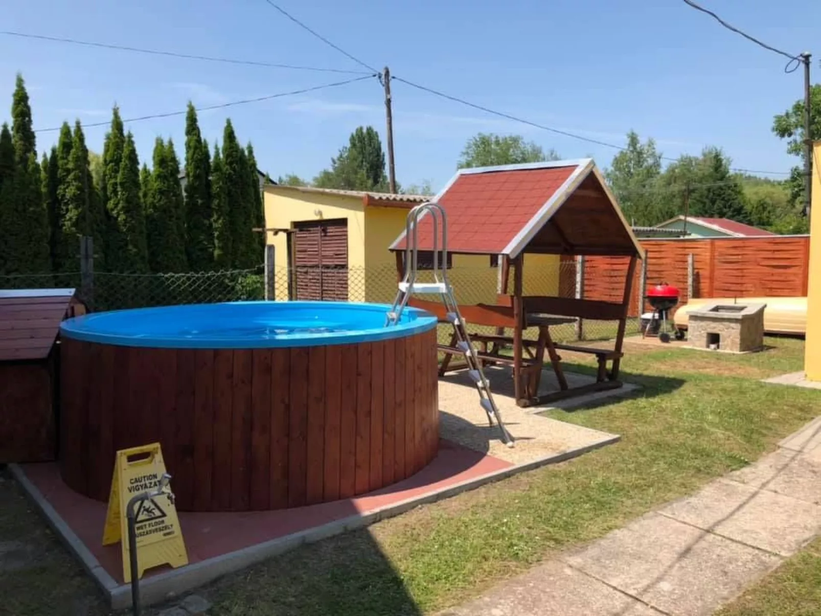 Zwillingsferienhaus mit Pool-Buiten