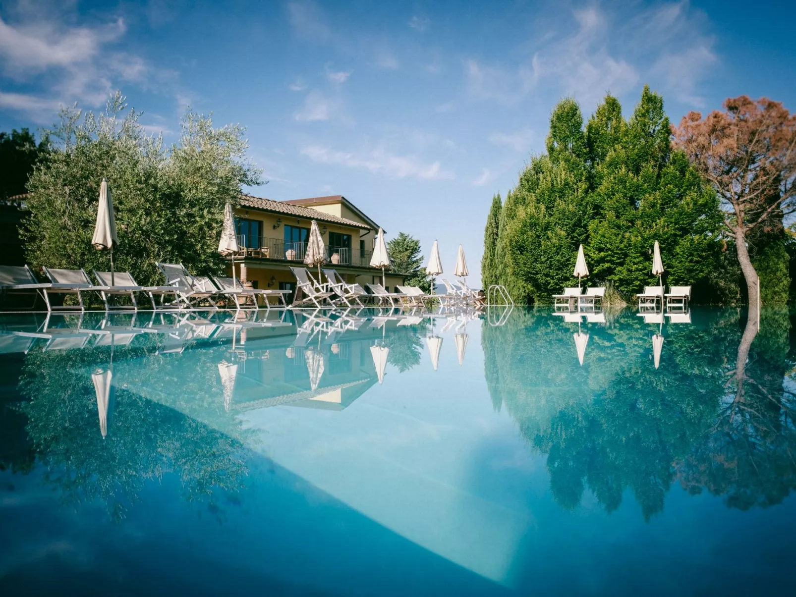 Unterkunft in einer Residenz mit Restaurant und Schwimmbad-Image-tags.info