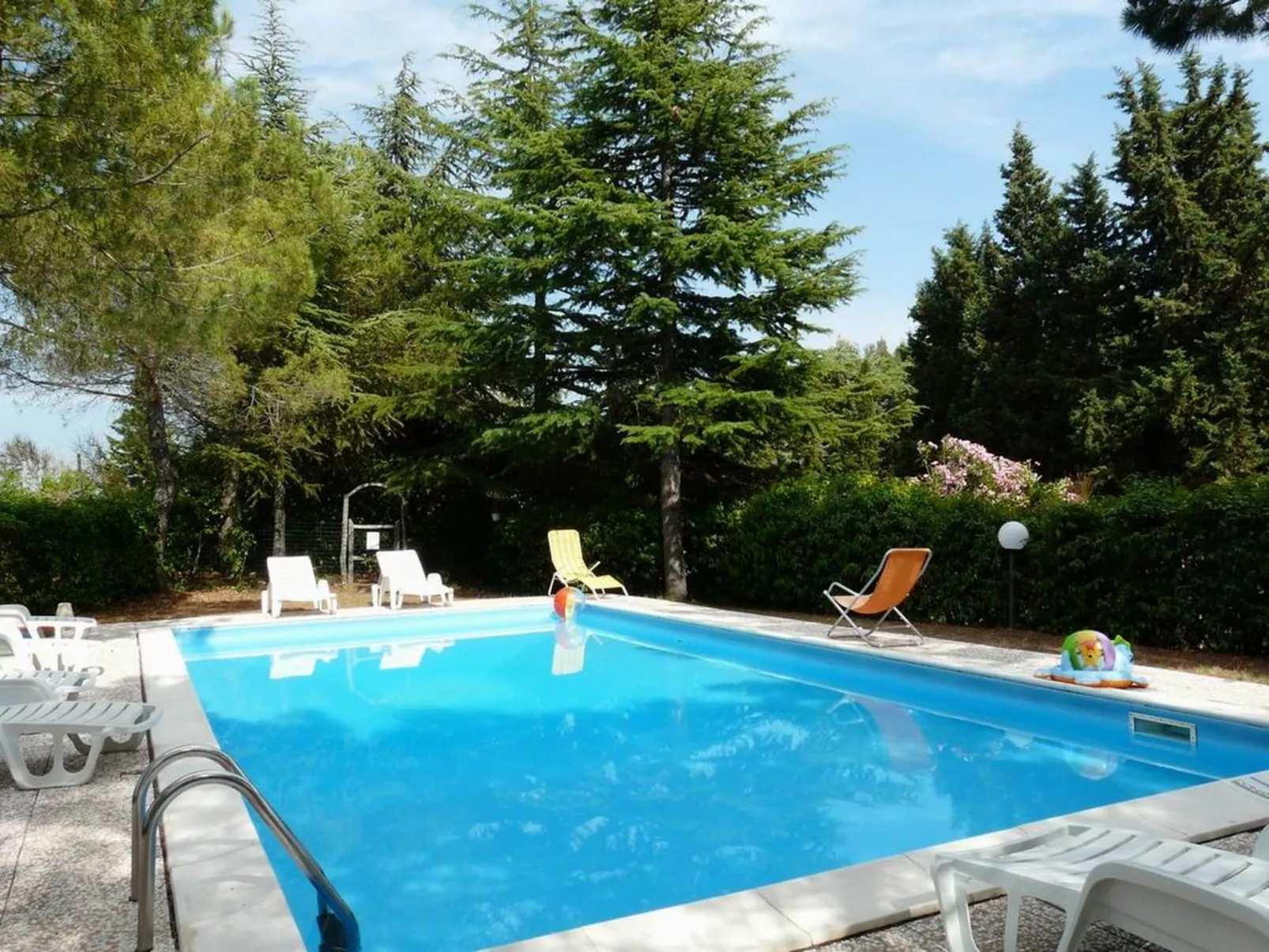 Michele Leccino' Wohnung mit Schwimmbad-Buiten