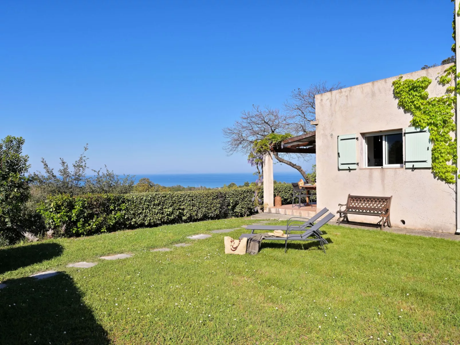 Villa mit Meerblick U Castagnu in geschützter Natur-Buiten