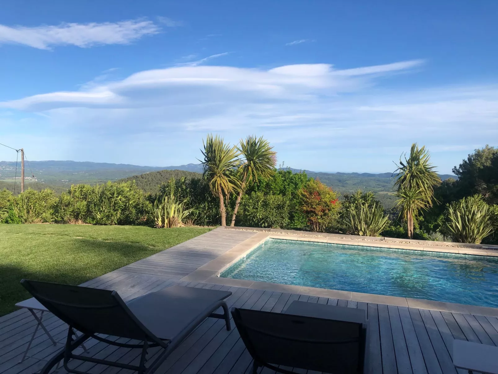 "Meline" mit Aussicht-Buiten