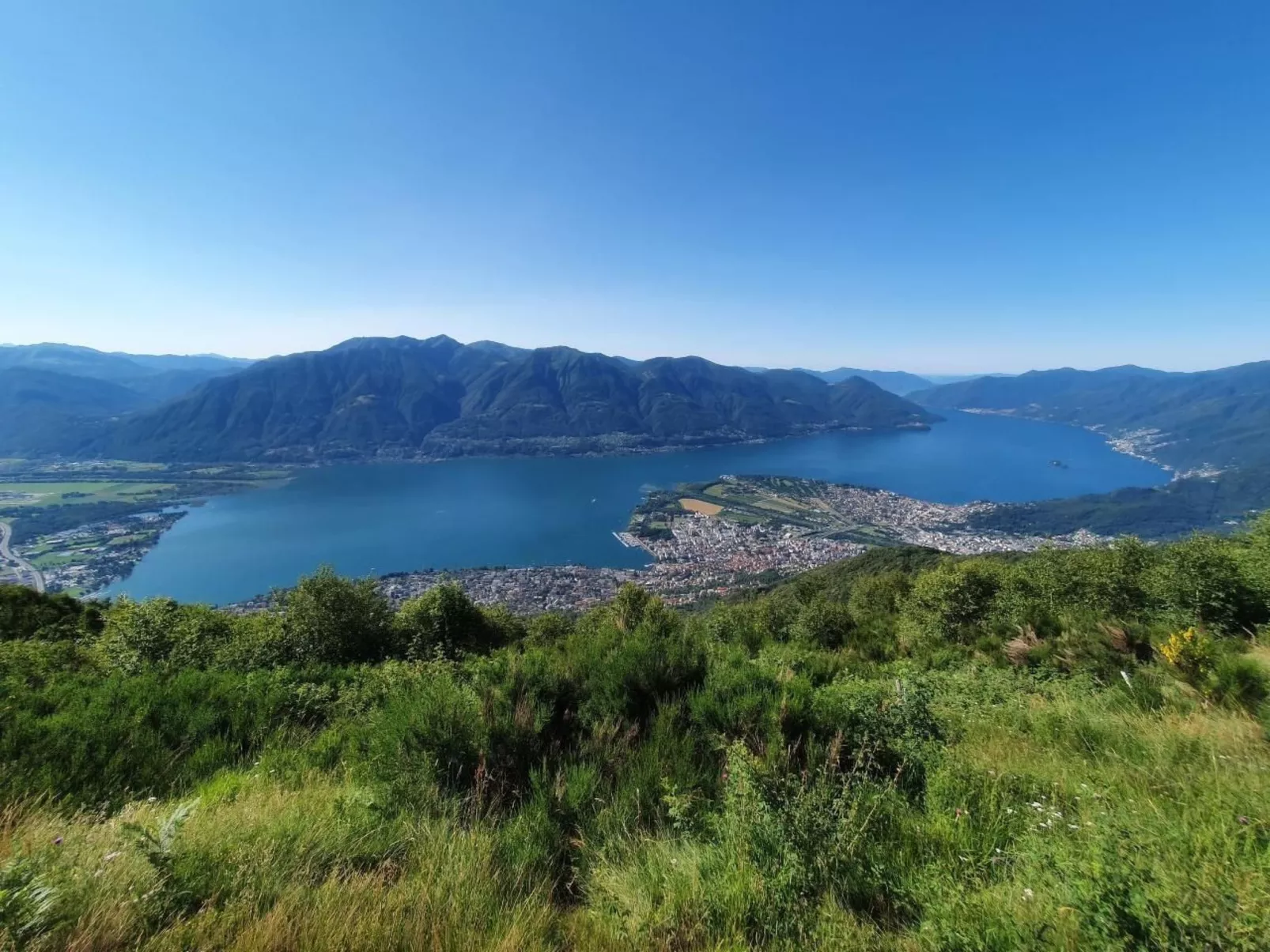 Modern mit atemberaubendem Seeblick Apt 406-Buiten