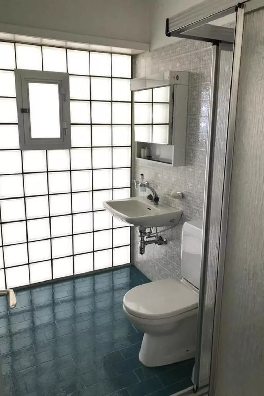 Mit Panorama-Sicht und Schwimmbad-Binnen