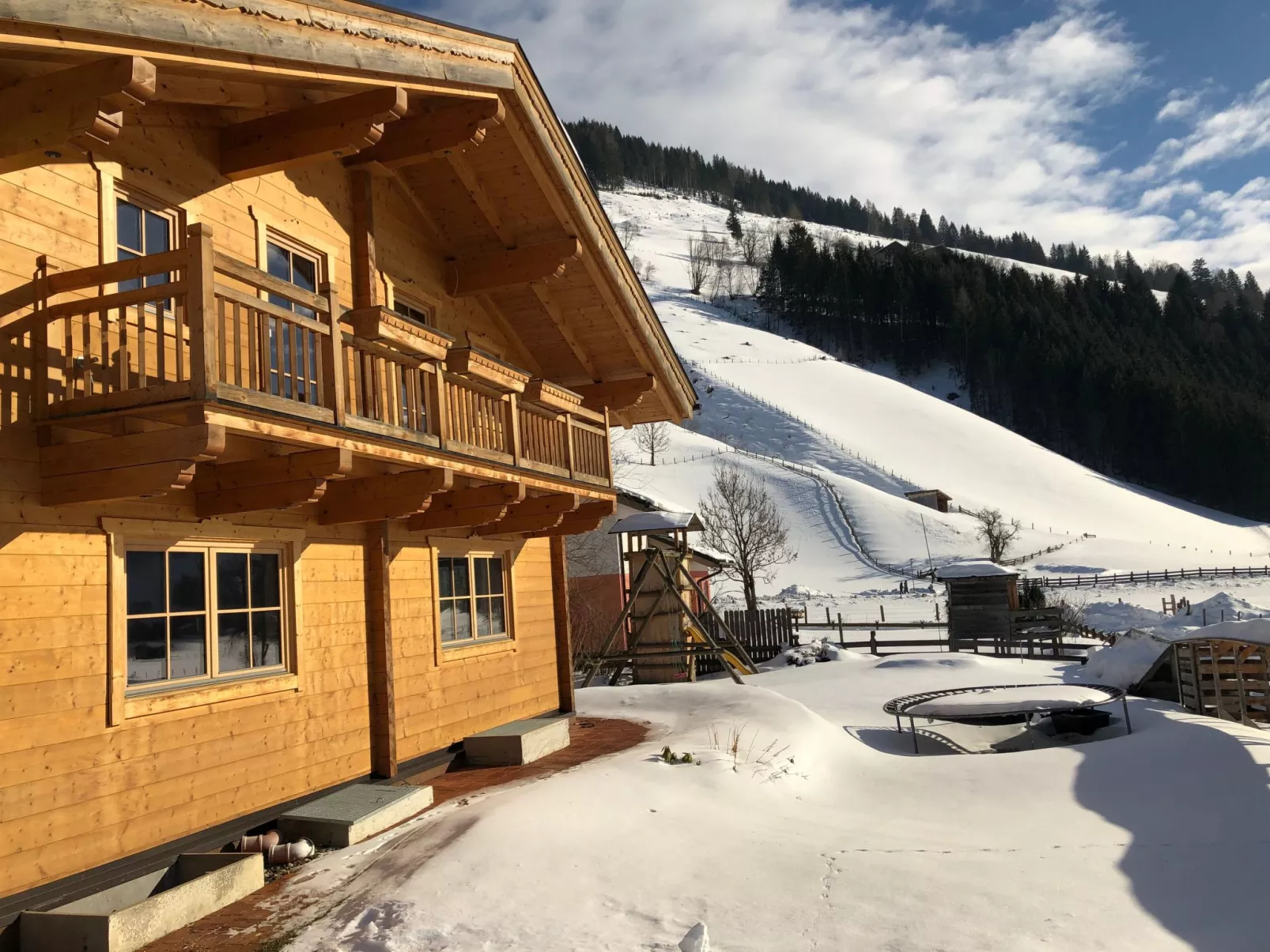 Villa mit Garten, Terrasse und Grill-Buiten