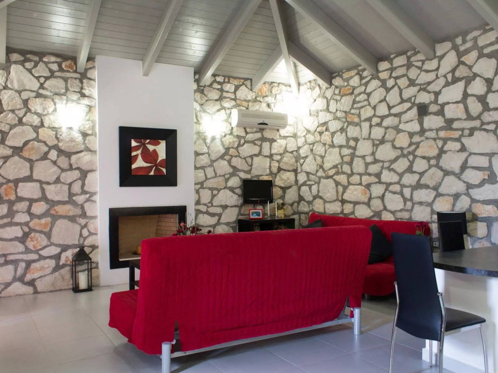 Villa mit zwei Schlafzimmern für 6 Personen. Parken, WiFi-Binnen