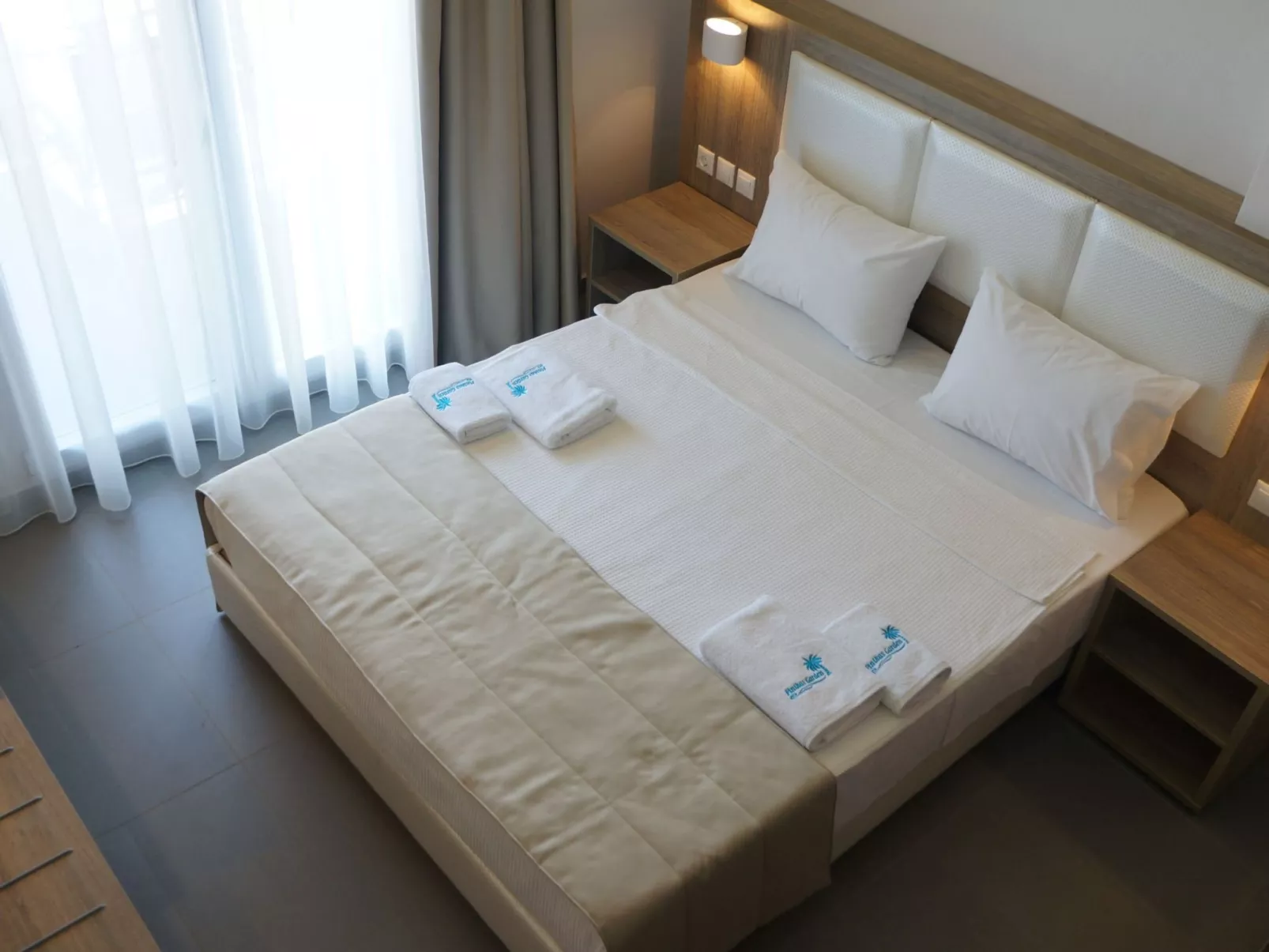 Finikas Garden Nikit-Binnen