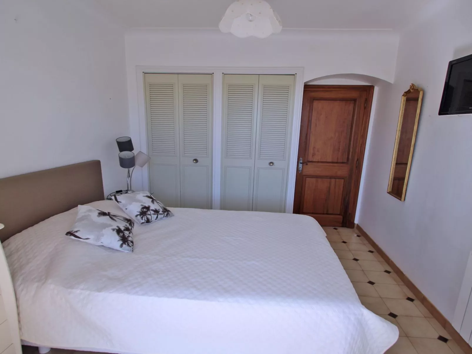 Mit Blick auf das Wasser-Binnen