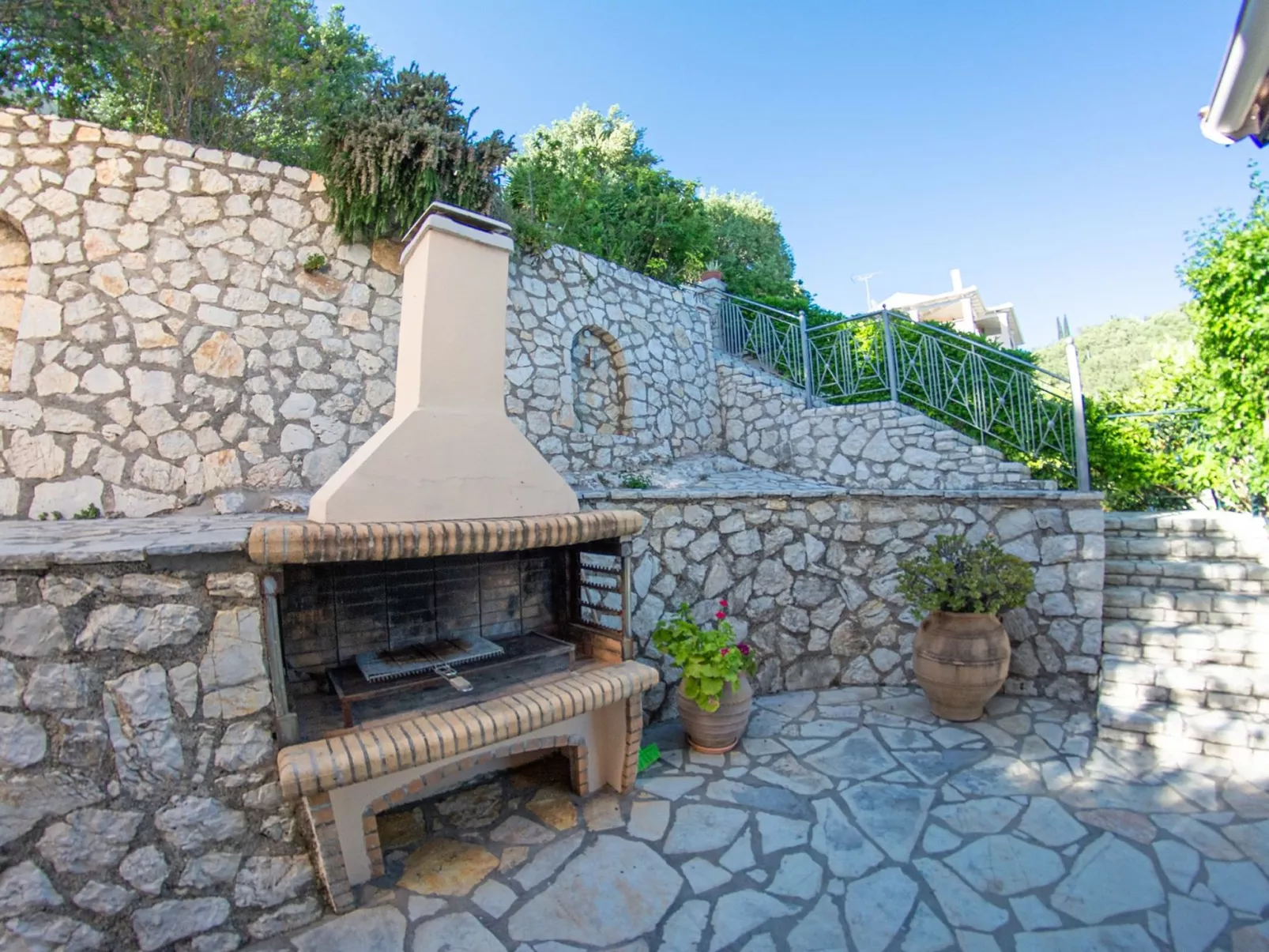 Villa Sotiris mit Pool und herrlichem Meerblick-Binnen