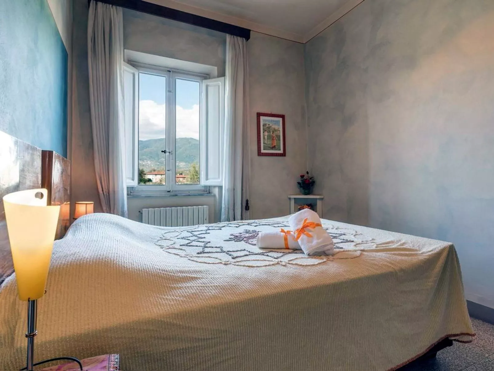 Unterkunft in einer Villa, Schwimmbad und großer Garten-Image-tags.info