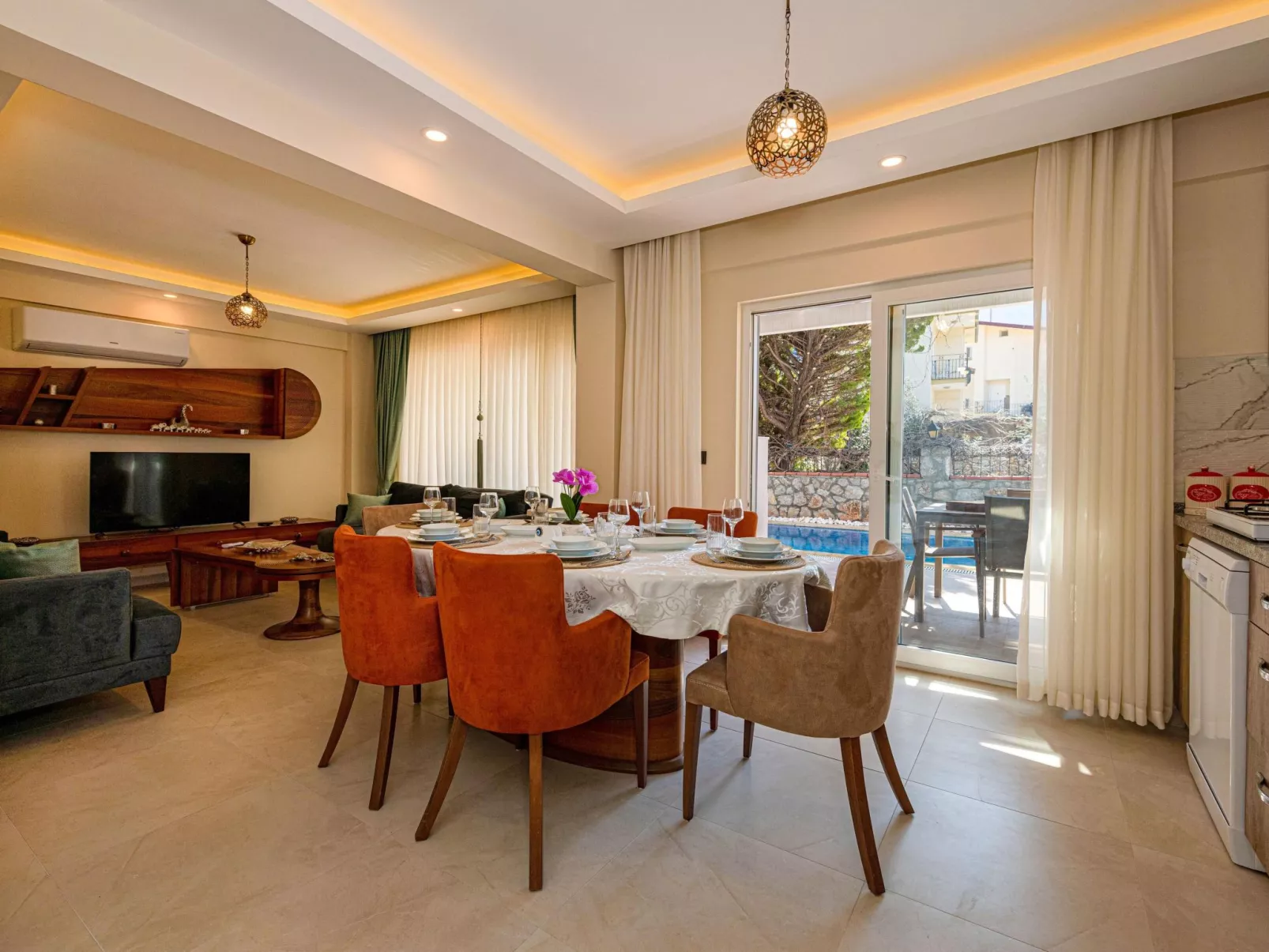 Große für Villa bis zu 9 Personen-Binnen