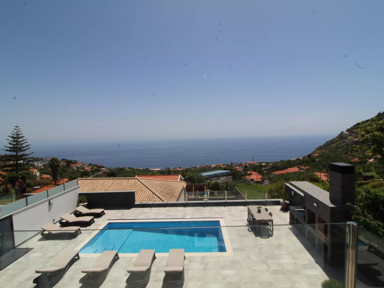 Ferienvilla mit eigenem Pool-Buiten