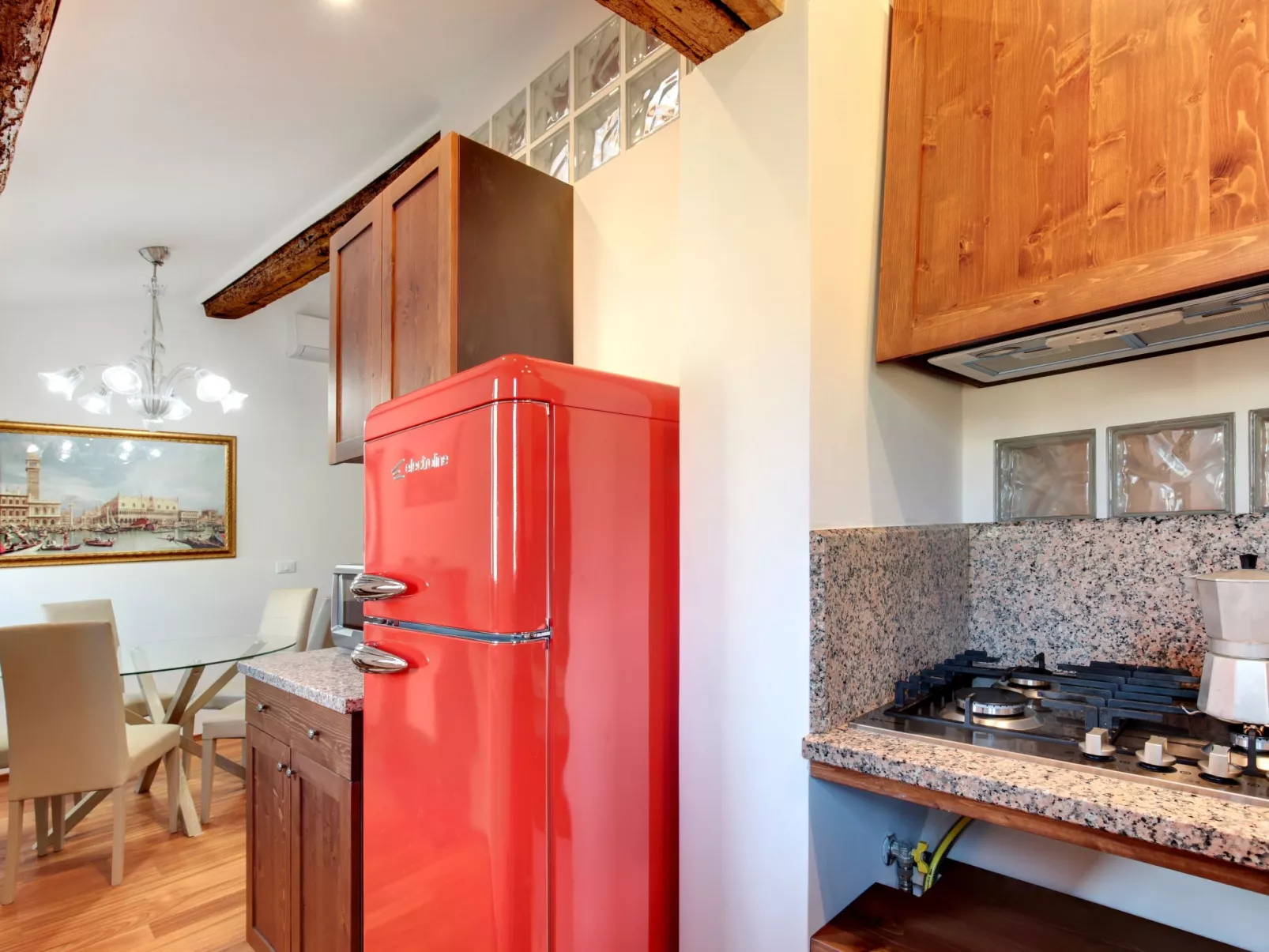 The Countess apartment-Binnen