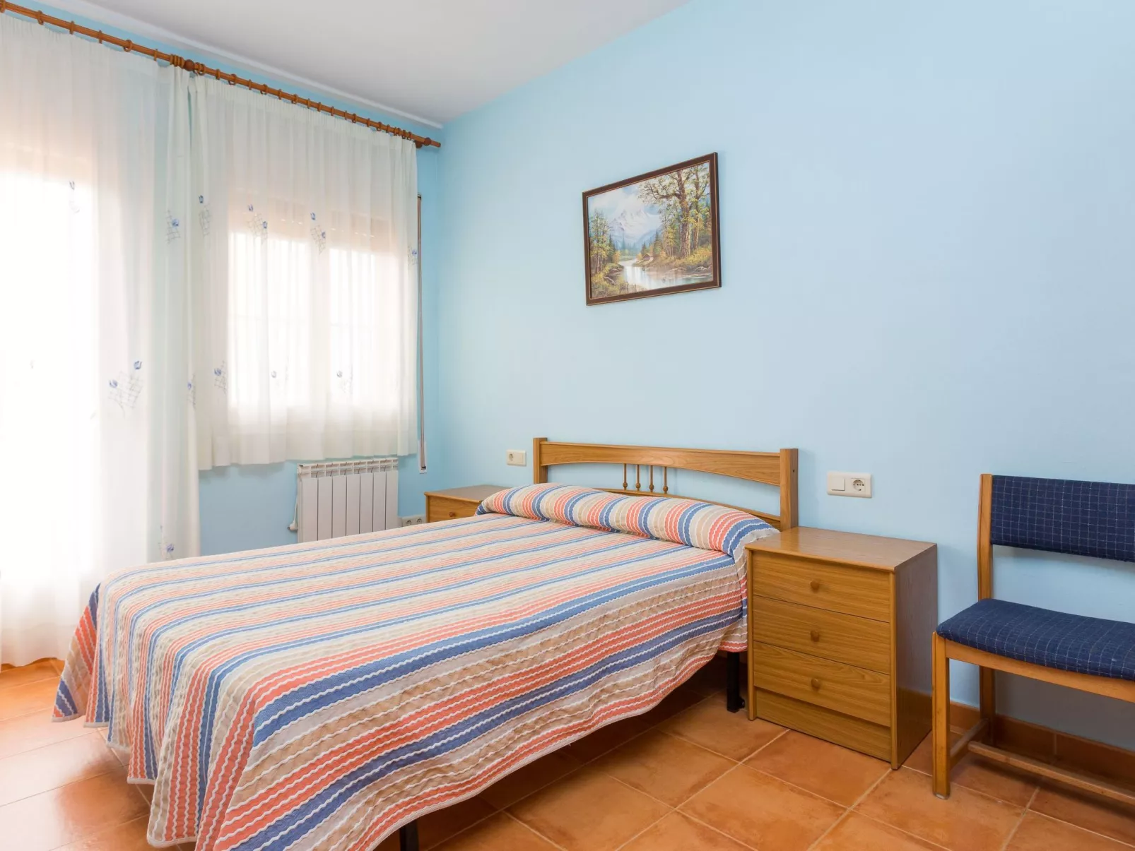 Großes Haus mit Schwimmbad und Barbecue-Binnen