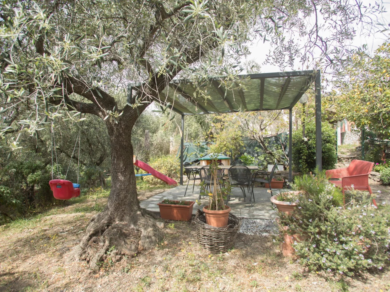 Charmantes Appartment in Diano San Pietro-Buiten