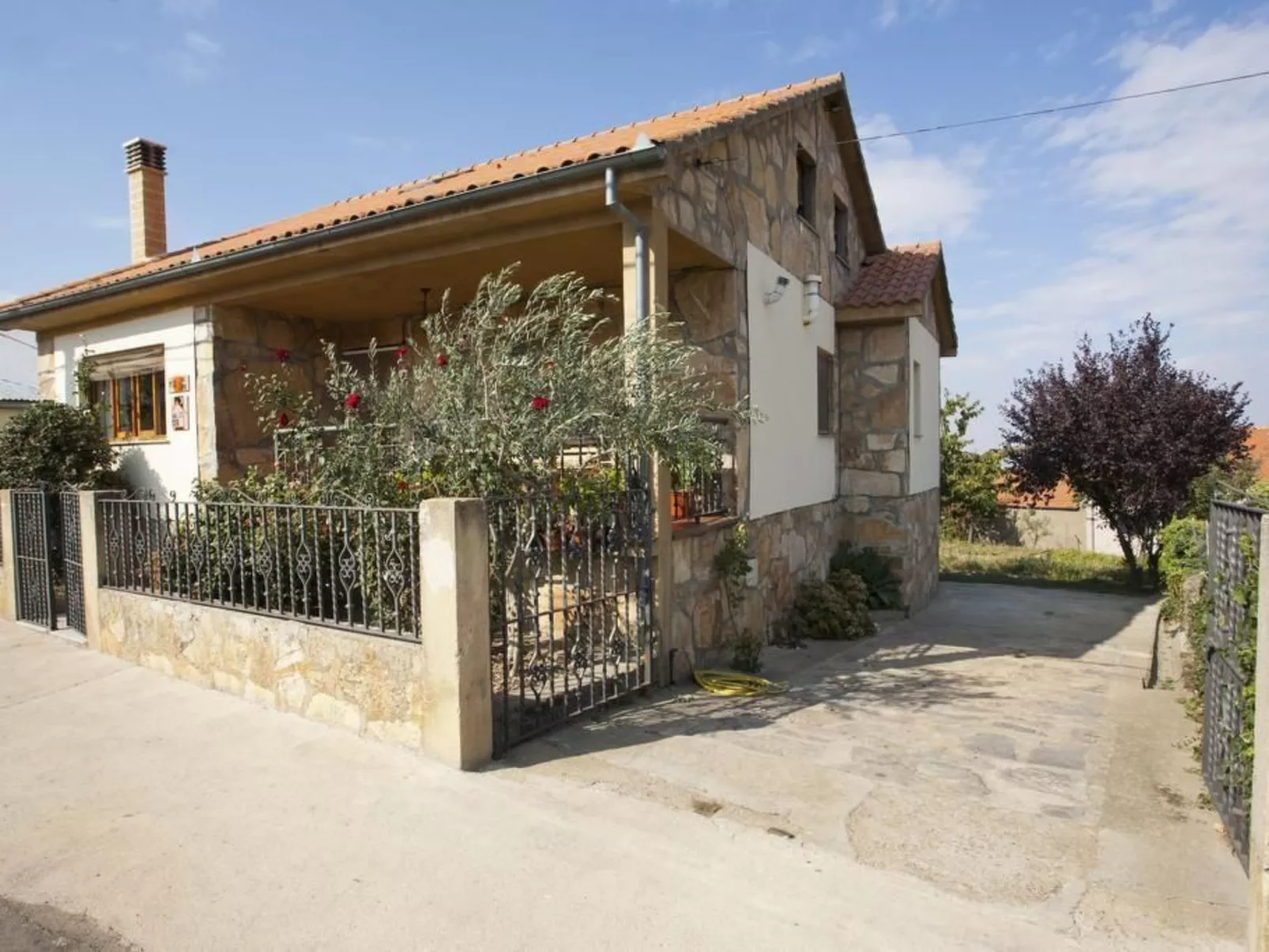 Sehr gepflegtes Ferienhaus im typisch spanischen Stil mit Garten, zwei Terrasse-Image-tags.info