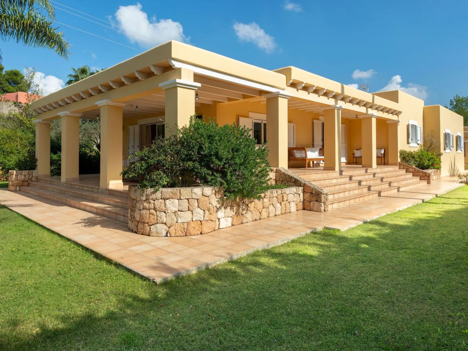 Schöne Villa Belvedere mit 4 Schlafzimmern, 3 Bädern, beheiztem Pool, zwei Whir-Buiten