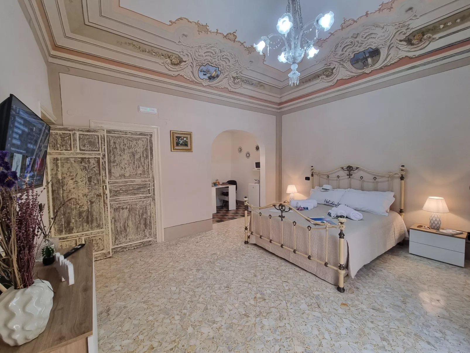 Donna Elisa von Holiday World-Binnen