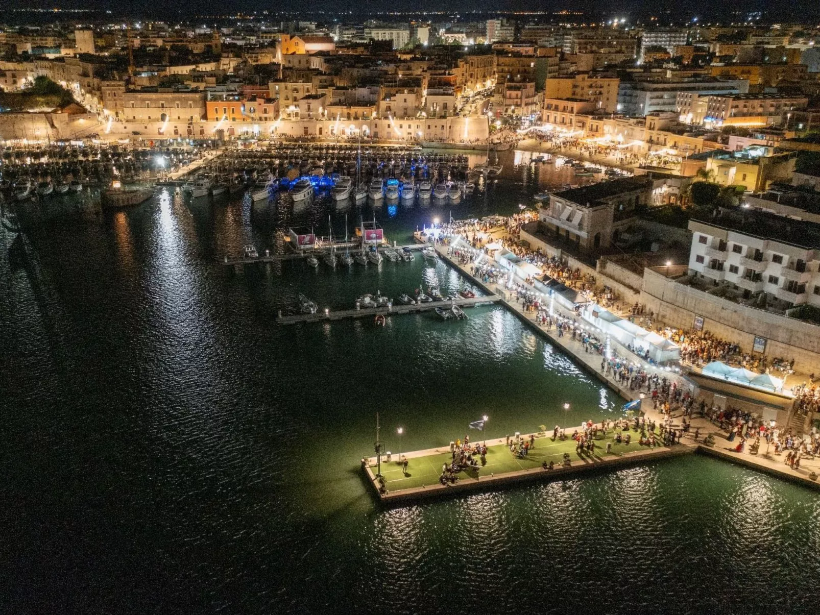 Bei Tante Gina-Binnen