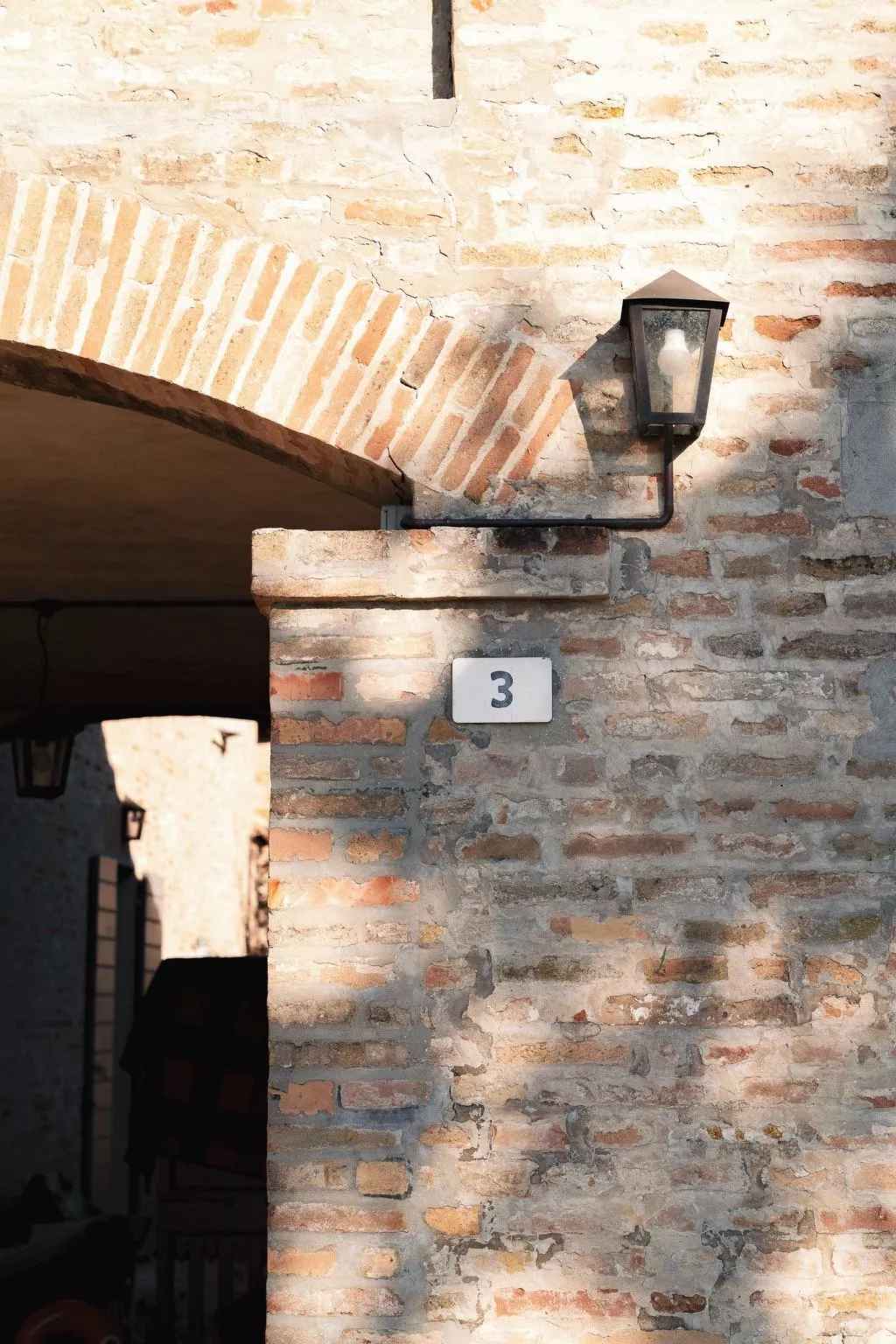 Mit Garten und Schwimmbad in den Hügeln der Marken.-Image-tags.info