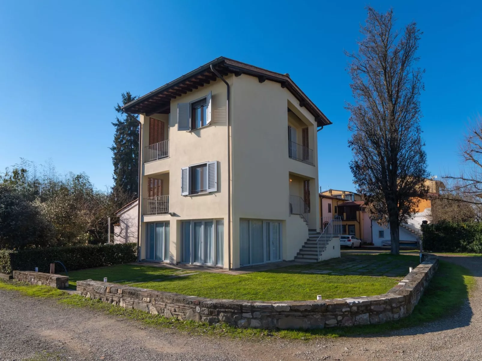 Modernes Haus mit Garten und privatem Parkplatz-Buiten