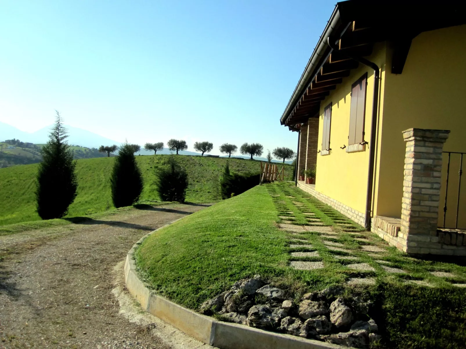 In Notaresco mit Grill und Garten-Binnen