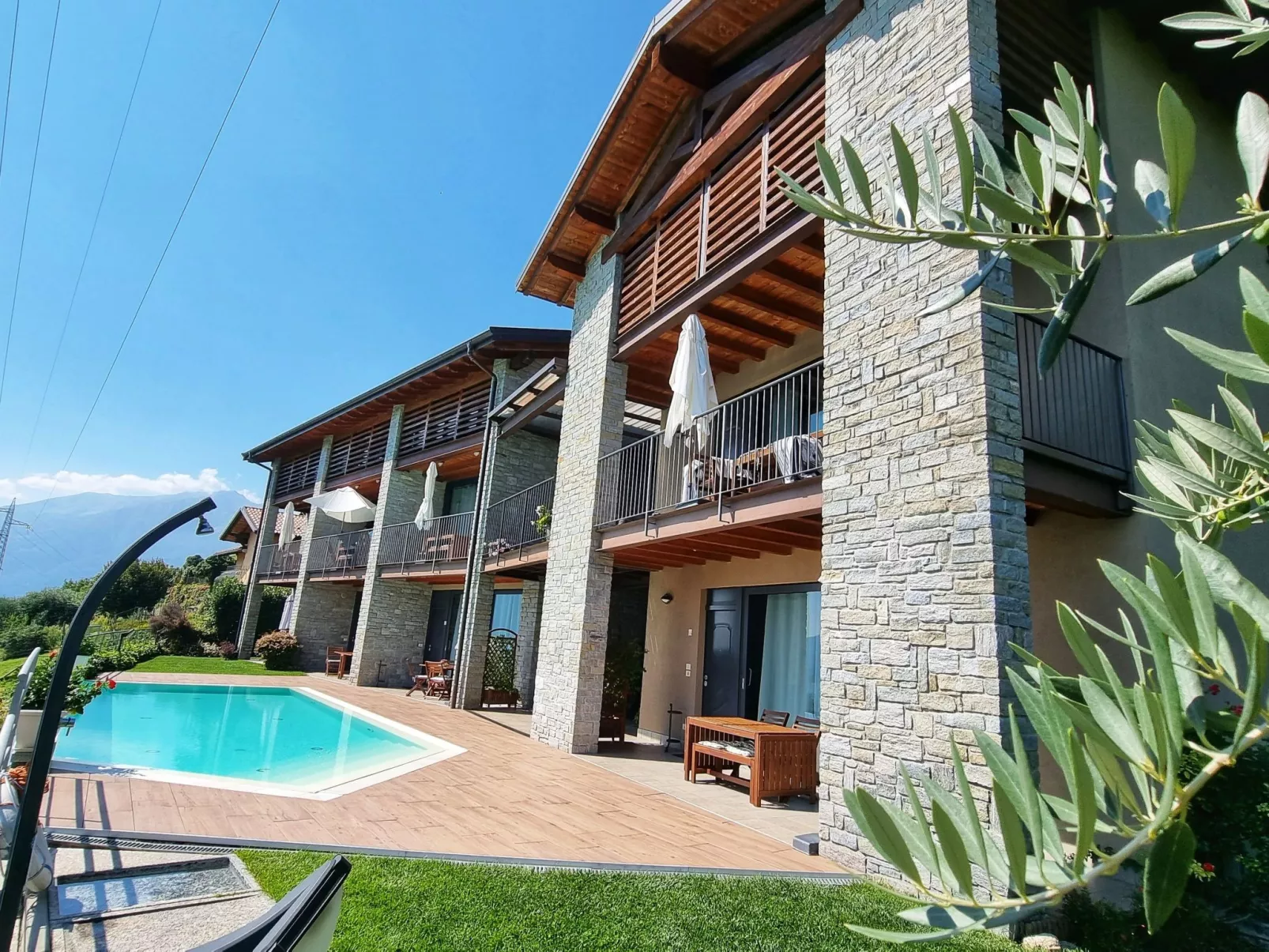 Wohnung mit Schwimmbad und fantastischem Seeblick-Image-tags.info