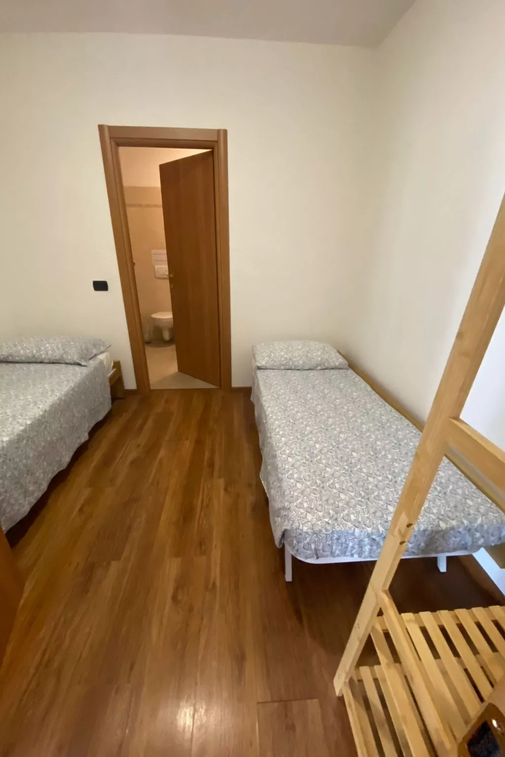 Mit Blick auf den Comer See-Binnen