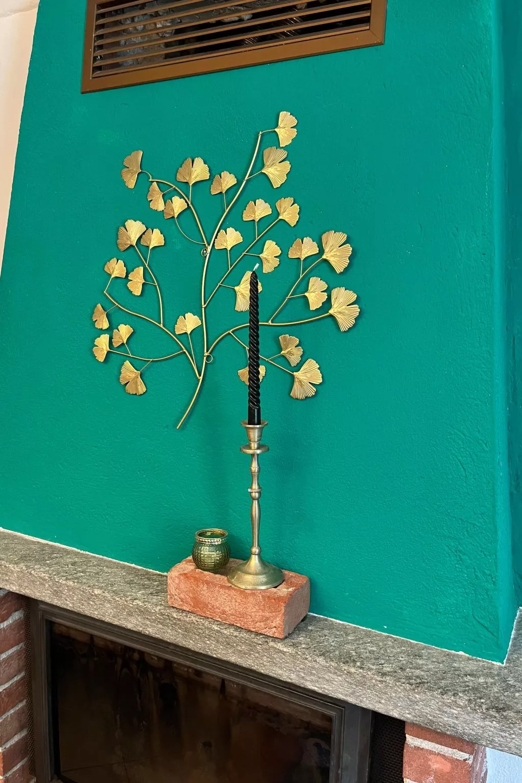 Typisches Bauernhaus mit holzbefeuertem Kamin-Binnen