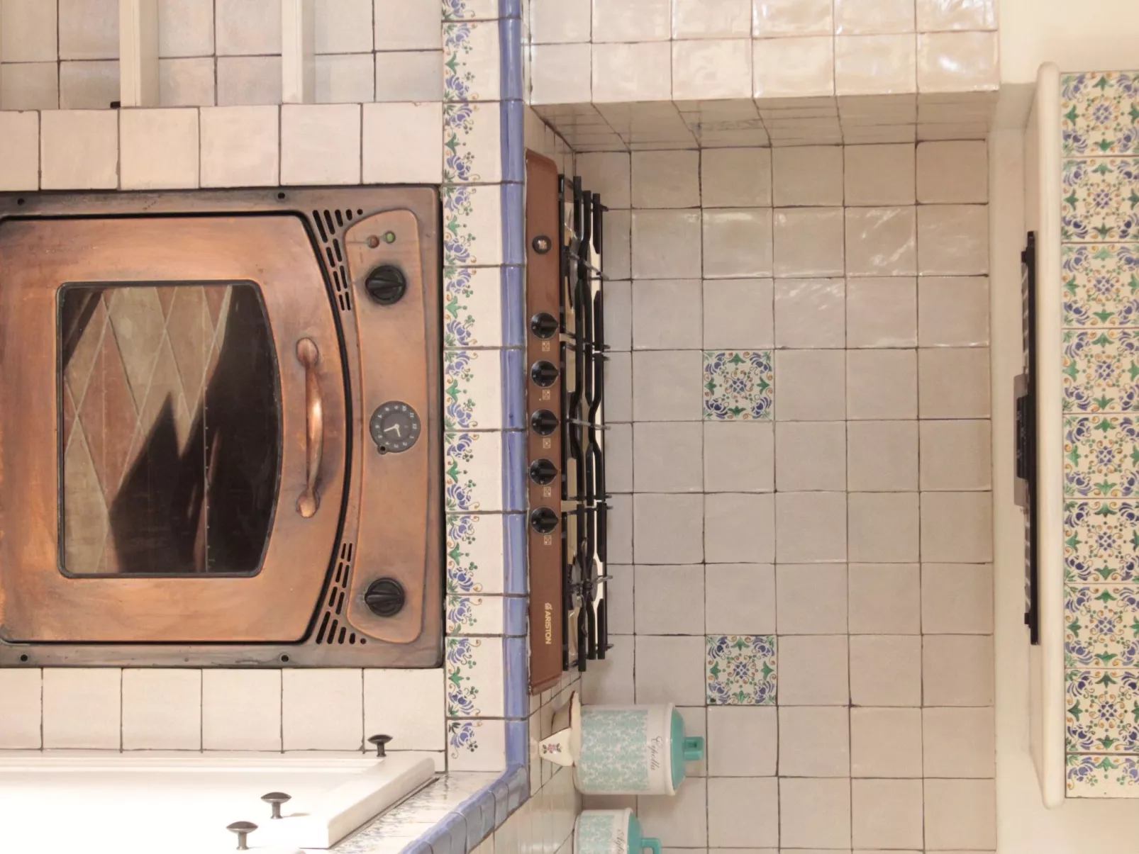 "Daphne Experience".-Binnen