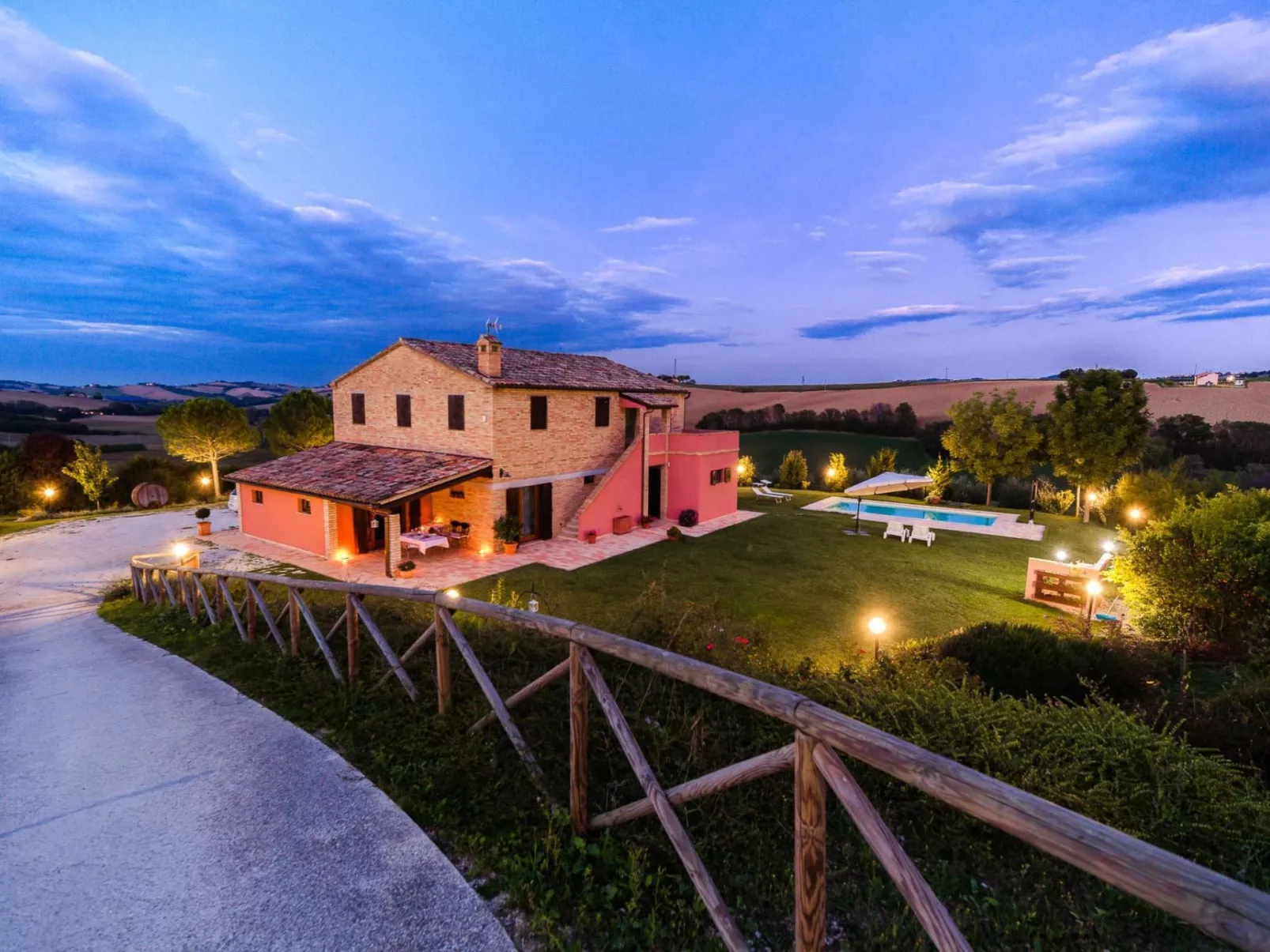 Villa mit privatem Pool in der Nähe der adriatischen Strände-Buiten