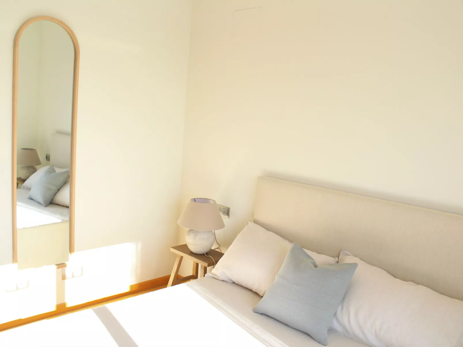Luxuriöse Wohnung mit 1 Schlafzimmer, Balkon und Pool-Binnen