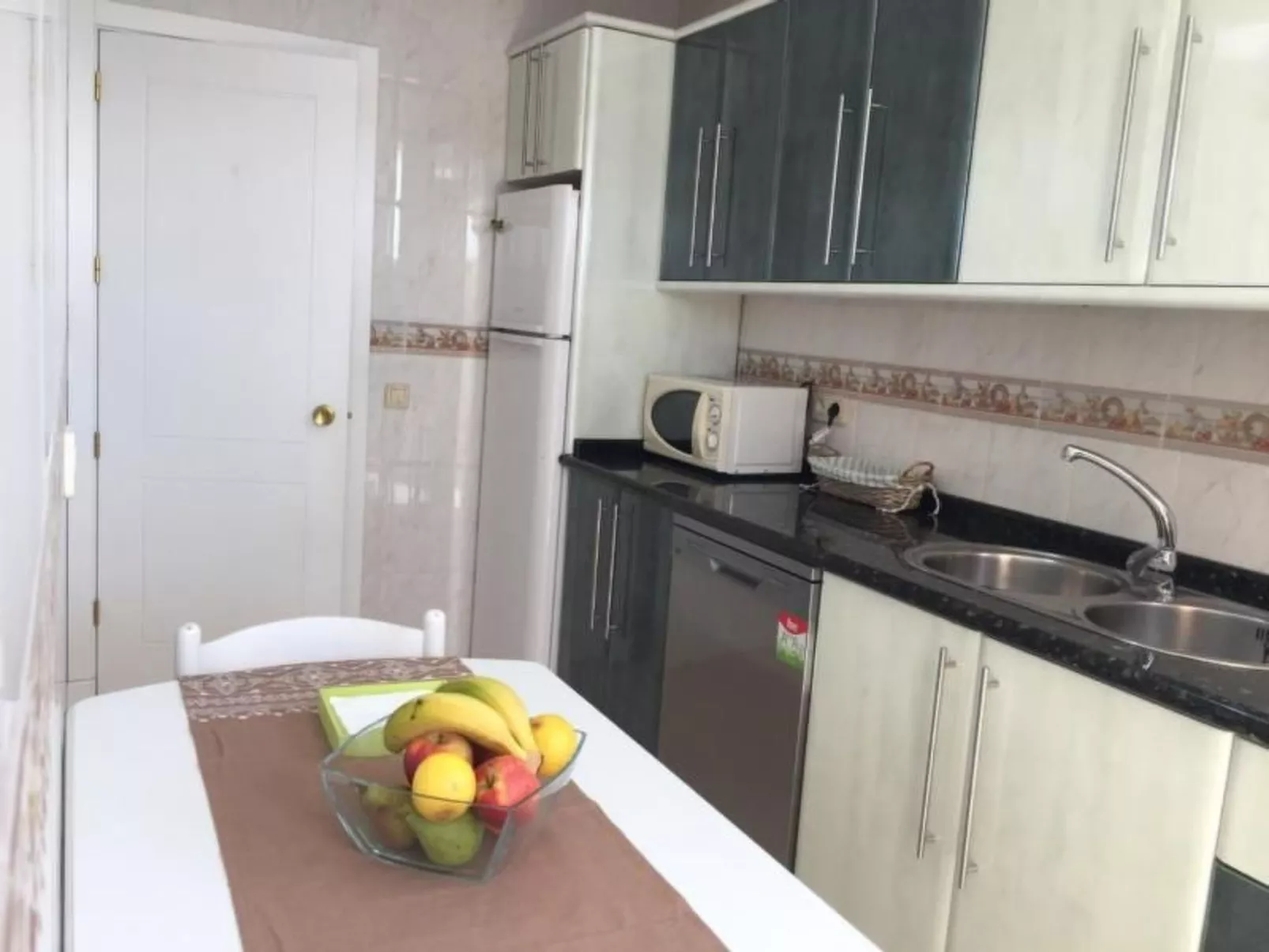 Schöne Wohnung mit Sonnenterrasse und Meerblick-Binnen