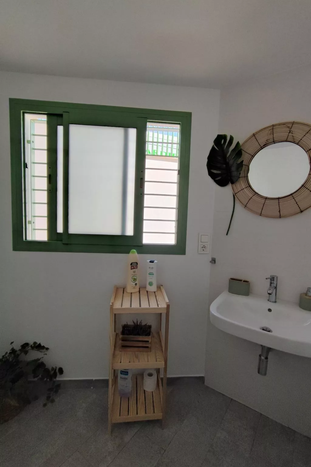 "La Invincible Moja" (Die unbesiegbare Moja)-Binnen