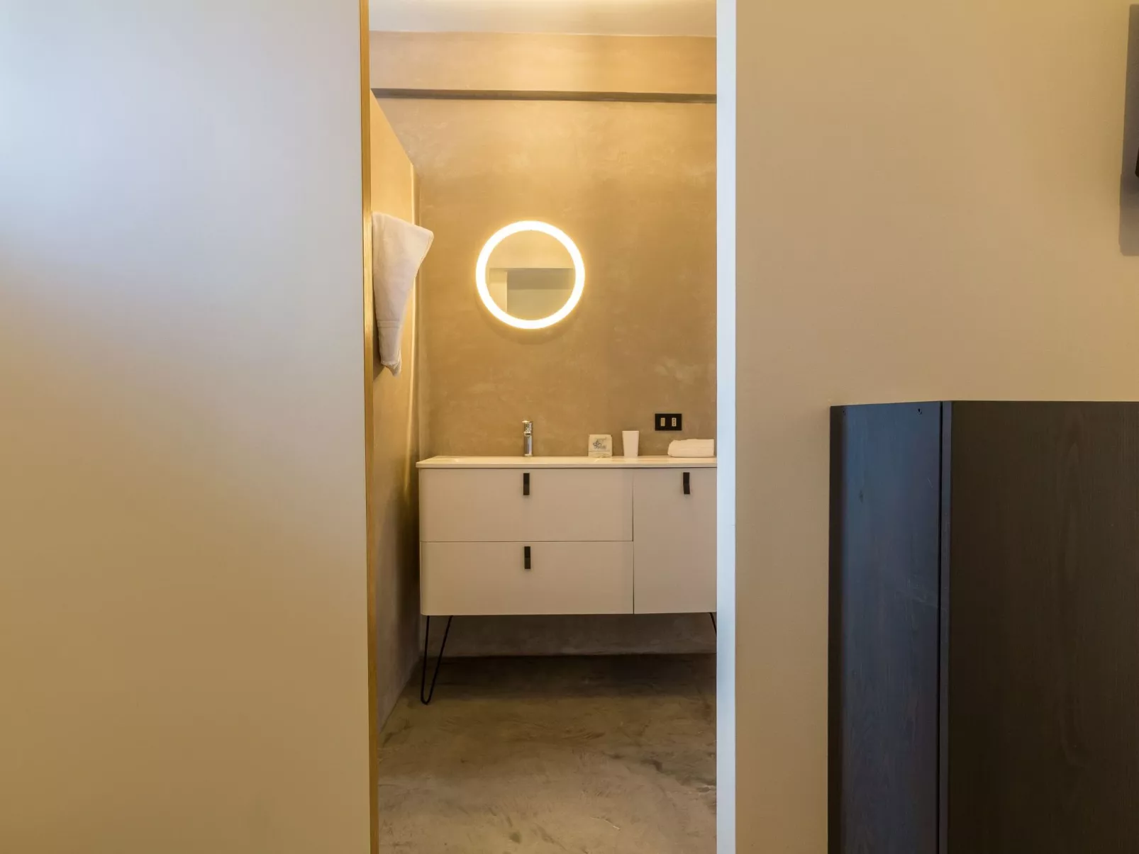 Demetra, moderne Villa mit Pool und Meerblick-Image-tags.info