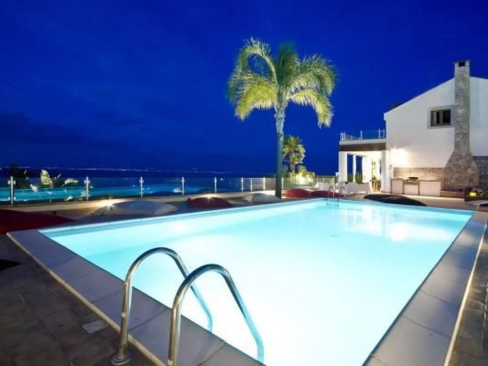 Wohnung mit Meerblick, Balkon und Pool-Image-tags.info