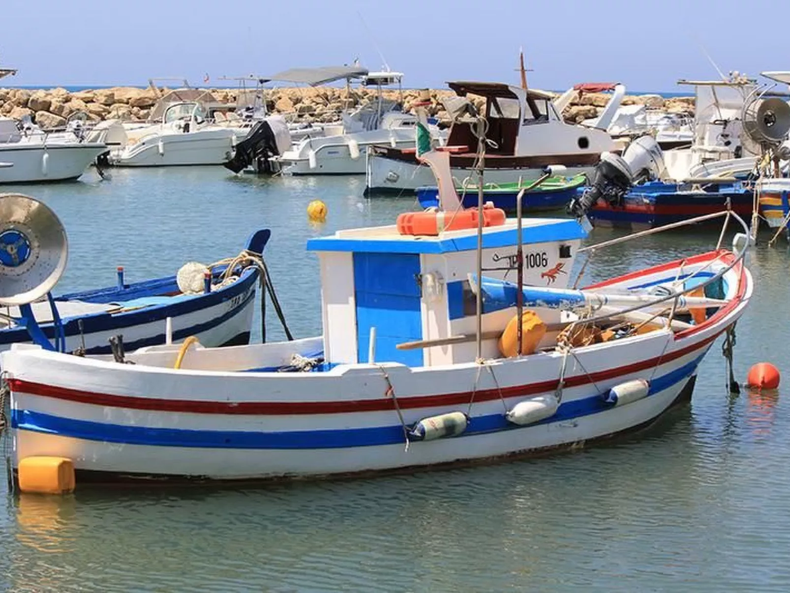 Agamennone, Wohnung 20 Meter vom Meer entfernt mit einer möblierten Terrasse.-Binnen
