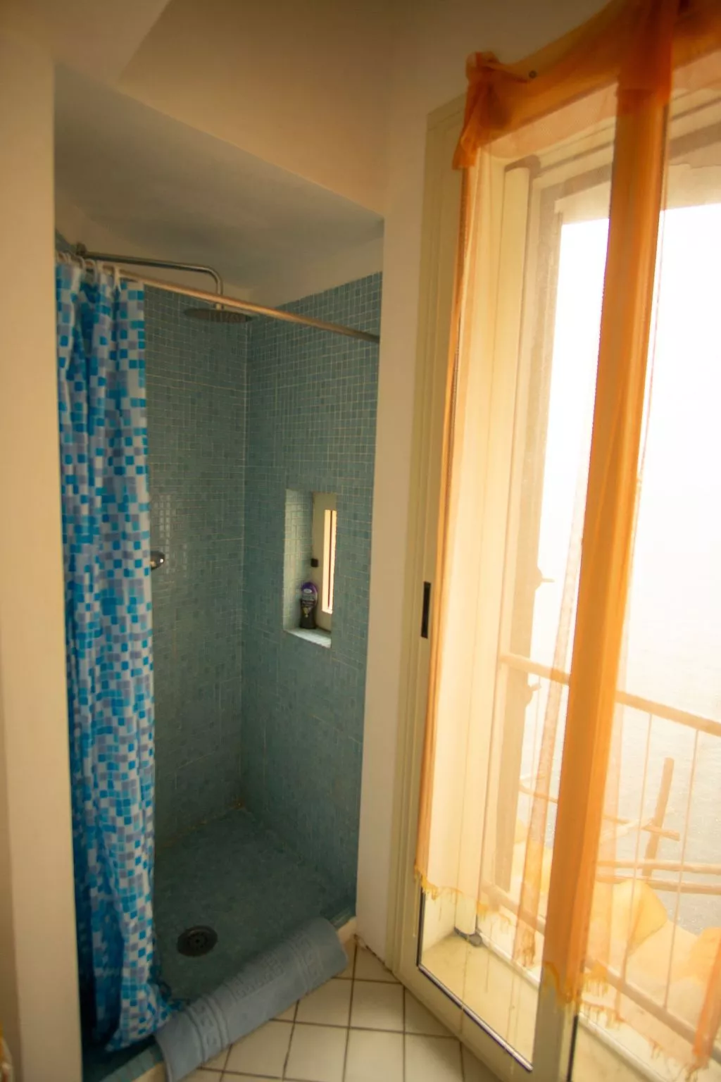 Villa auf einer natürlichen Klippe mit Blick auf das Meer, nur wenige Schritte-Image-tags.info