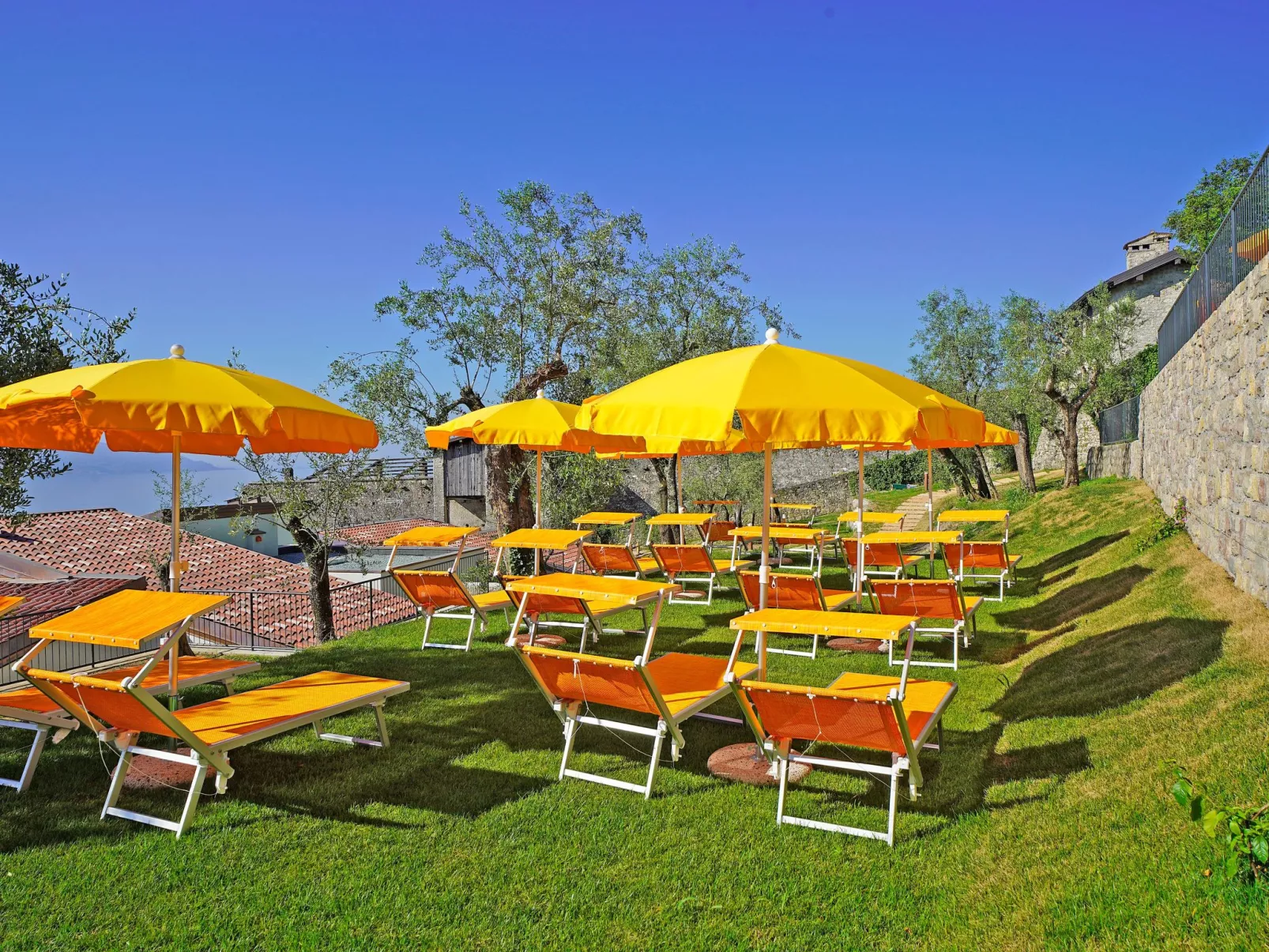 Residence Dany Drei-Zimmer-Wohnung 6 Betten-Buiten