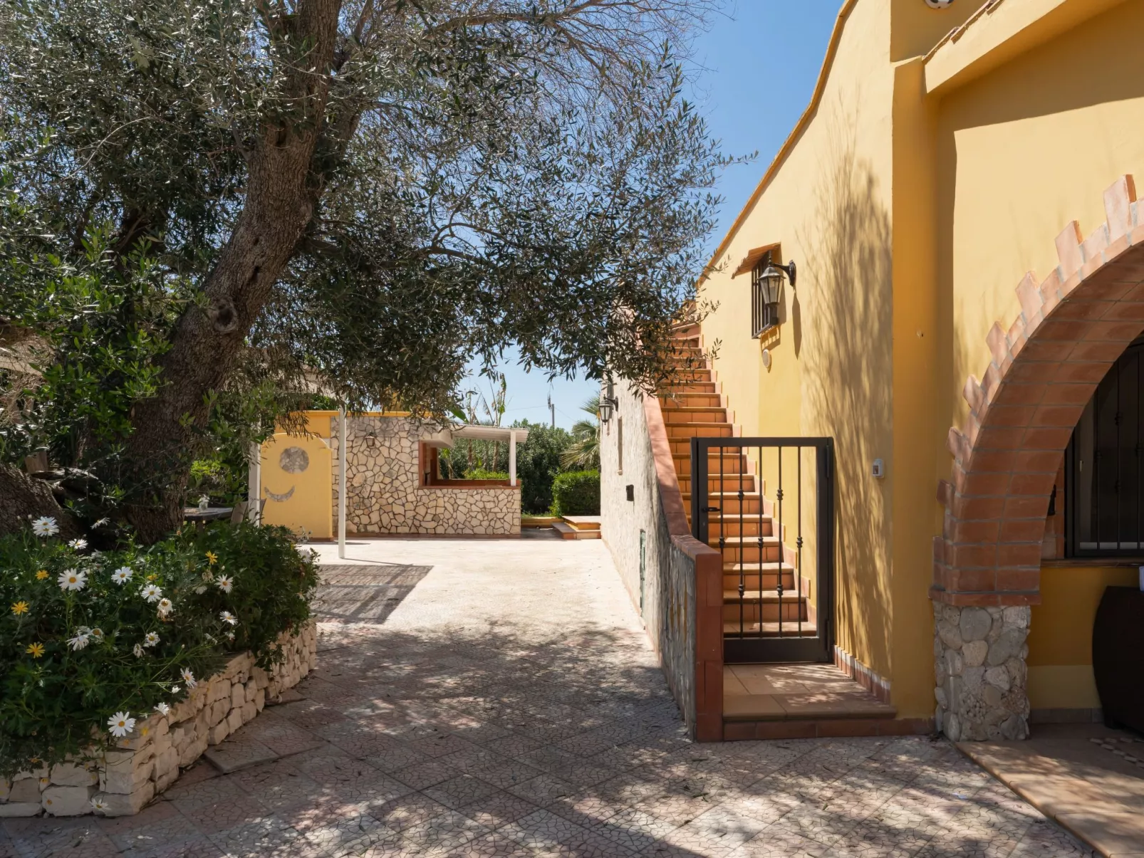 Villa Azzurra mit Pool - Buiten