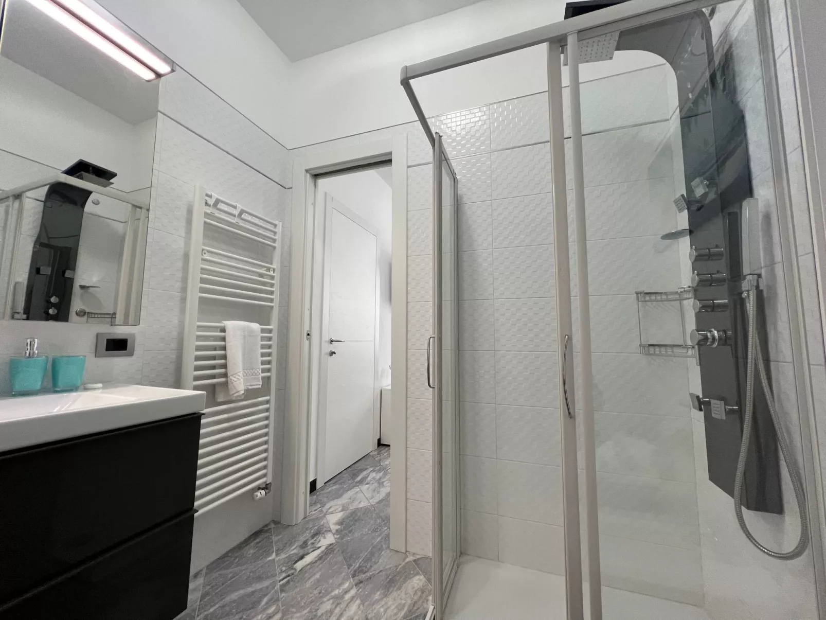 Raineri House by Holiday World-Binnen