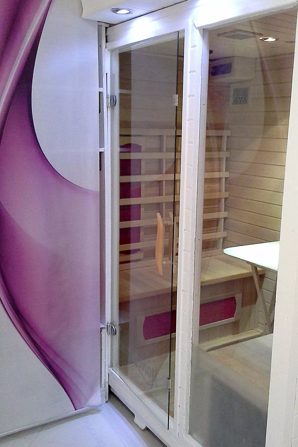 Sonniges Ferienhaus mit Grill, Garten und Pool-Binnen